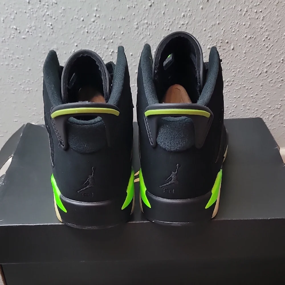 Air Jordan Retro 6s Kids Black and Neon Green High-Tops Size 4